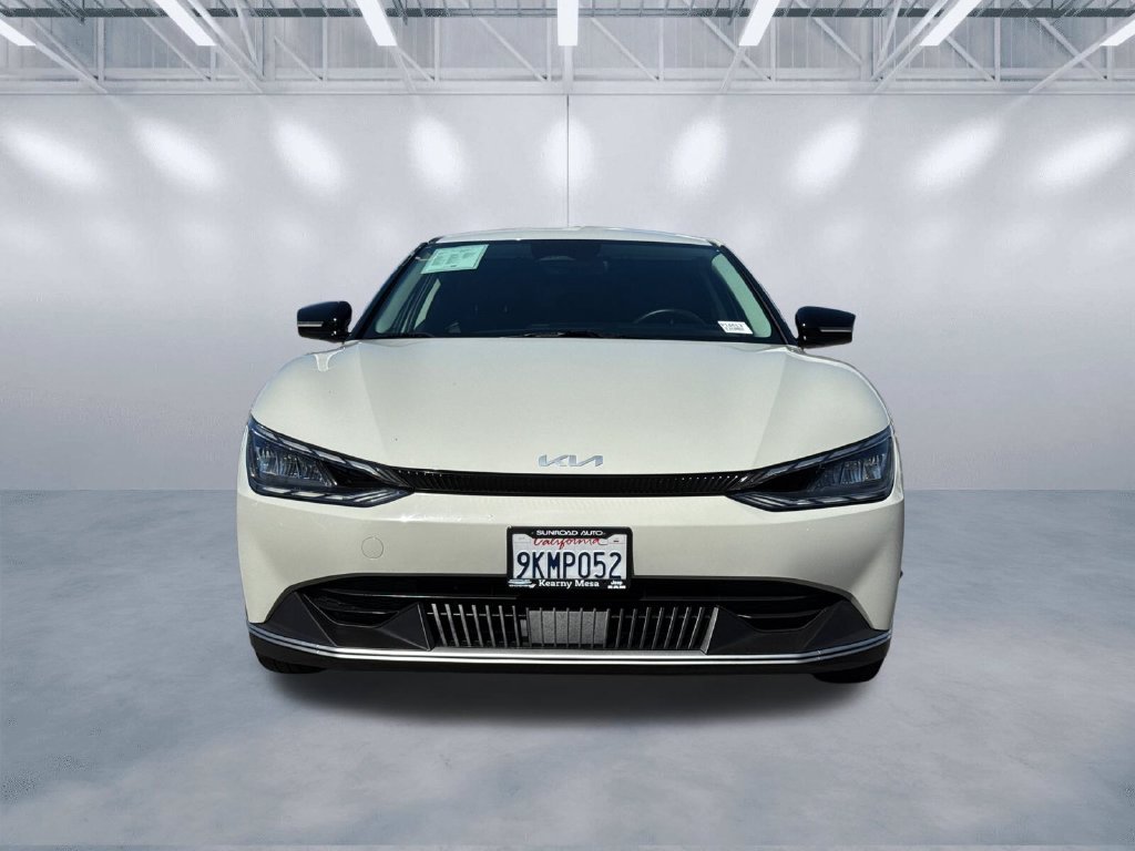 Used 2024 White Kia Light image 2
