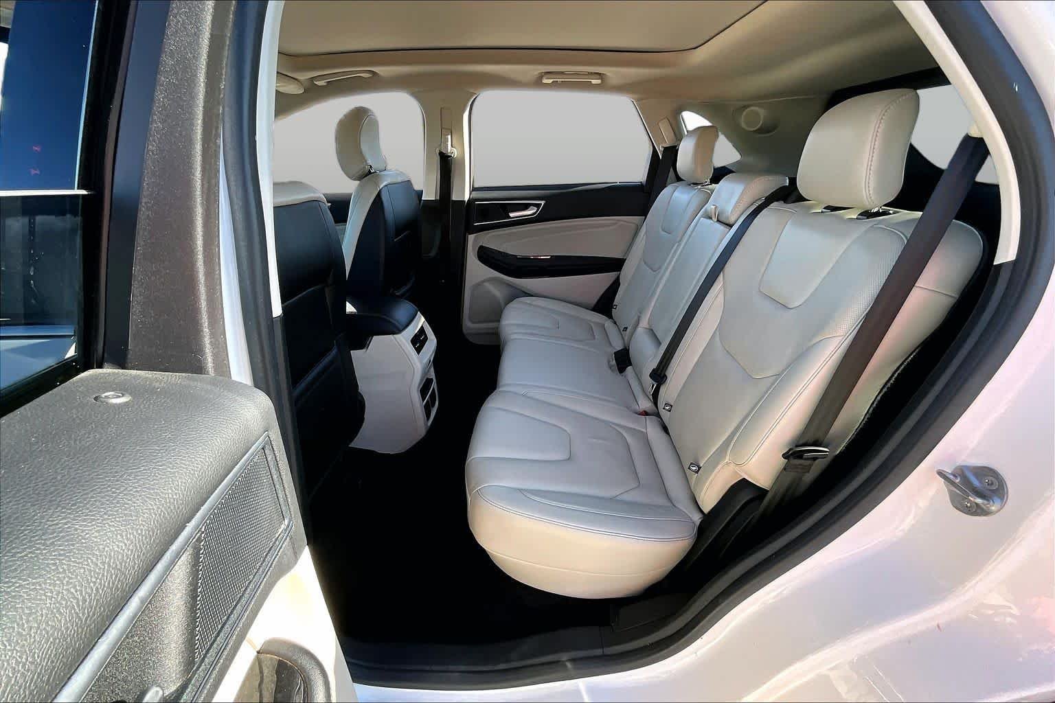 Used 2018 White Platinum Metallic Tri-Coat Ford Titanium image 20