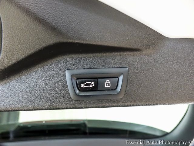 Used 2022 White BMW xDrive40i image 24