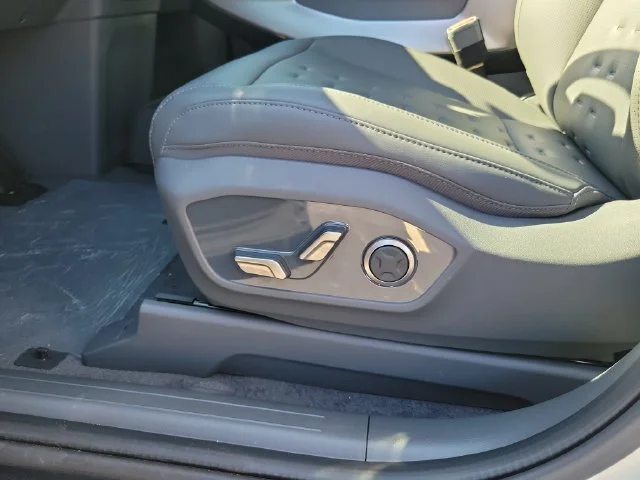New 2026 Ivory Silver Kia Wind AWD image 16