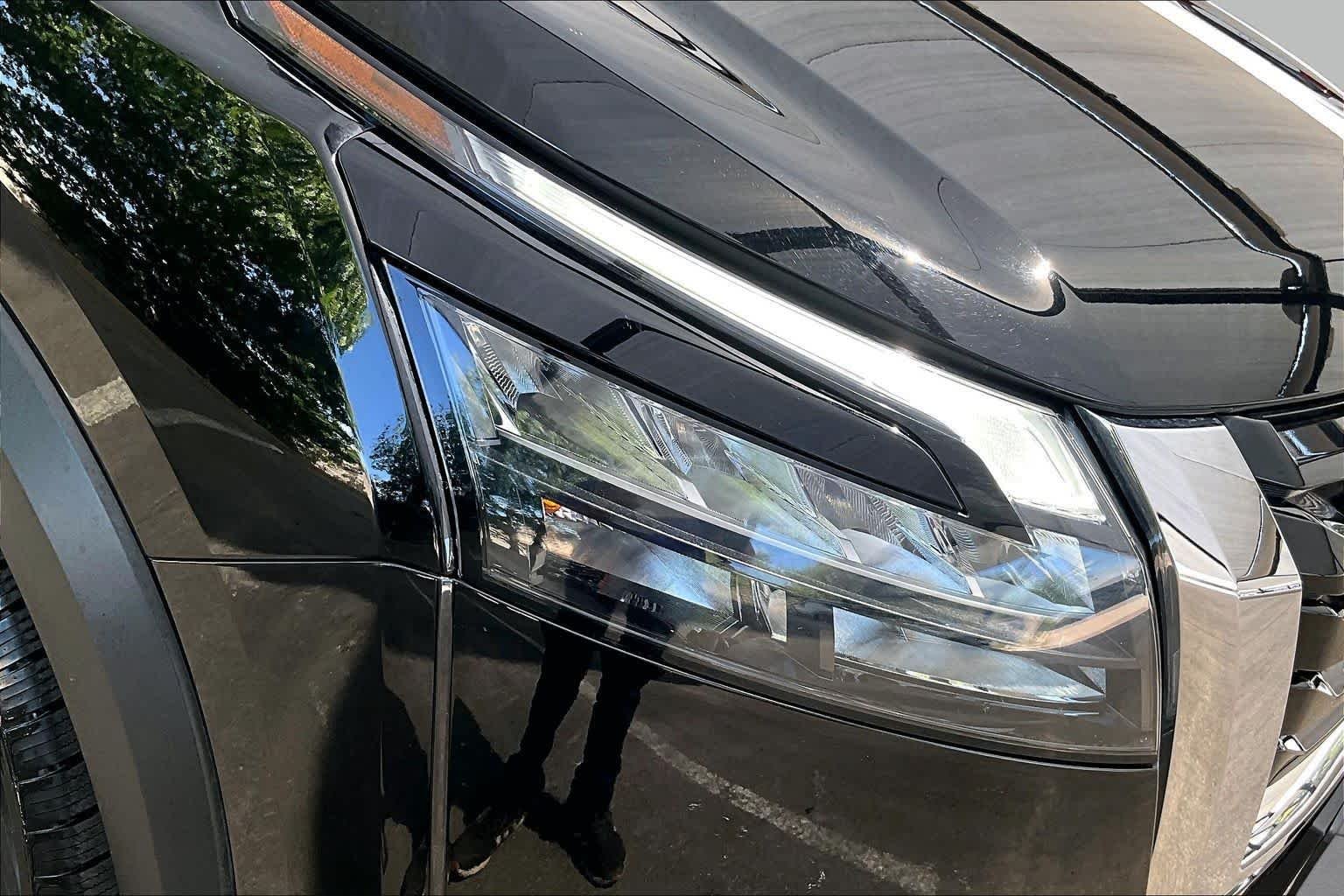 Used 2024 Super Black Nissan SV image 27