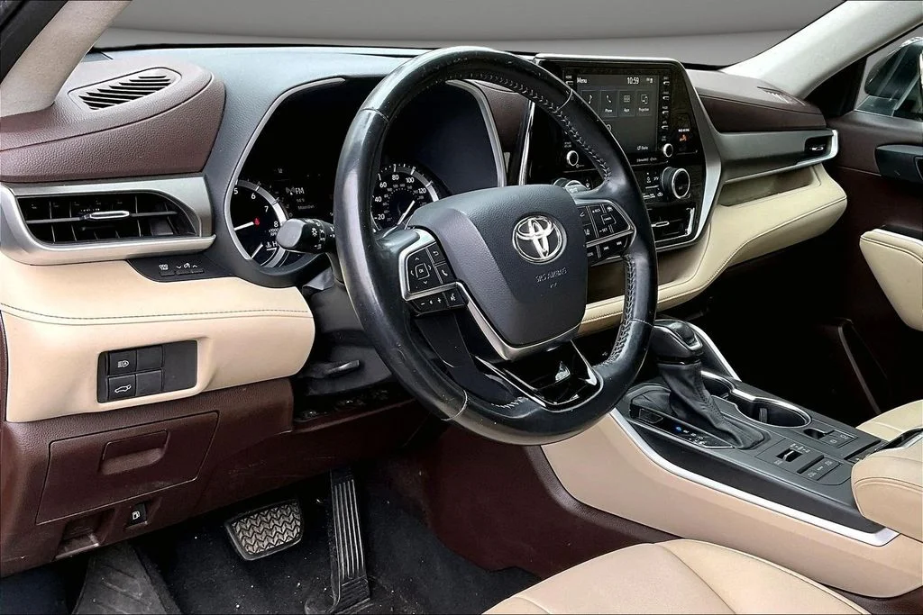 2021 Toyota Highlander XLE - Photo 16