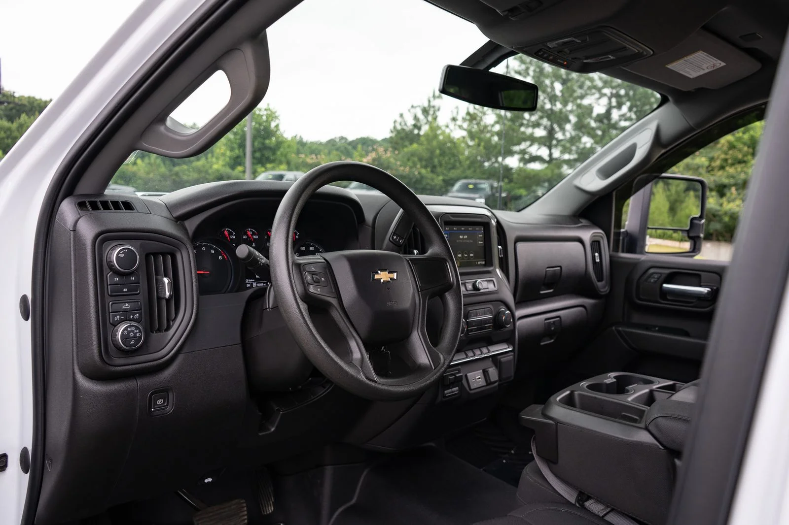 Used 2022 White Chevrolet Custom image 13
