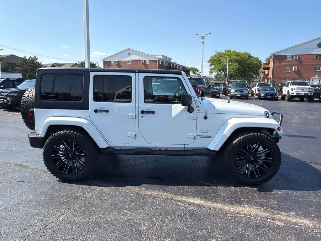 Used 2015 White Jeep Unlimited Sahara image 4