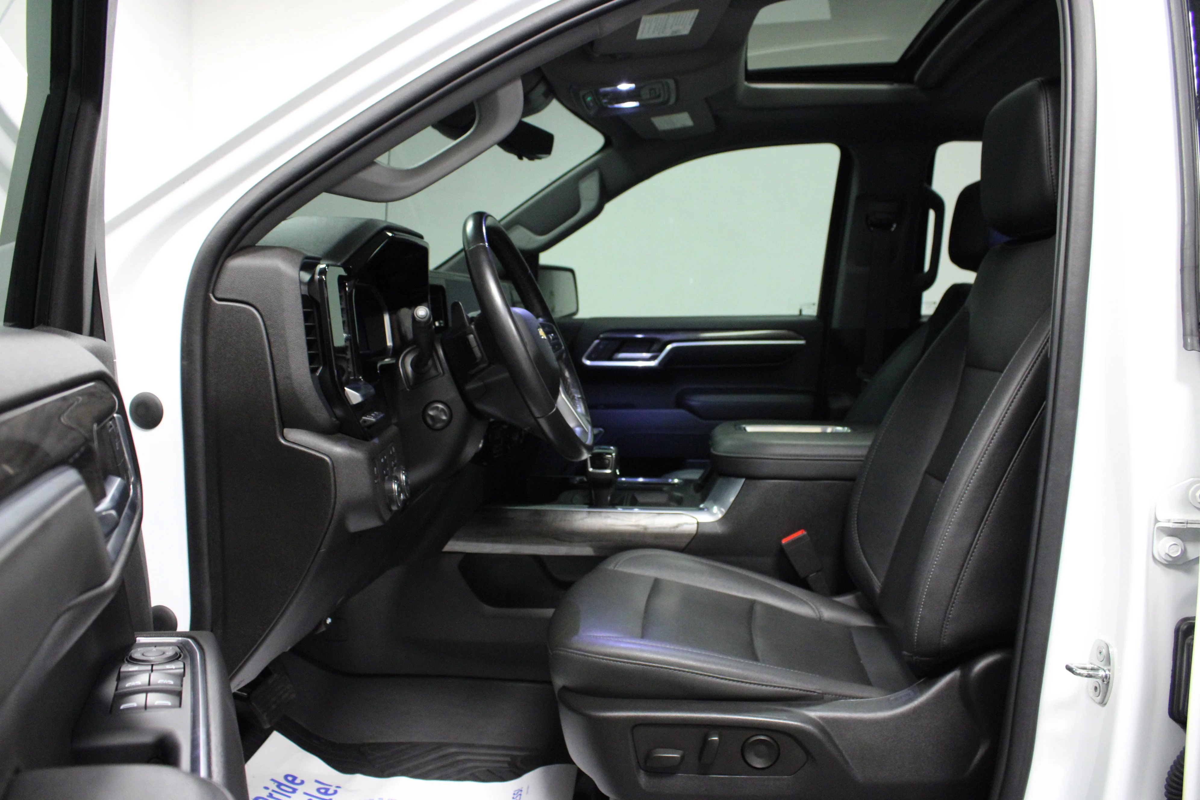 Used 2022 Summit White Chevrolet LTZ image 12