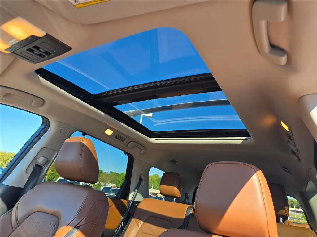 Used 2024 Gray Nissan Platinum image 7