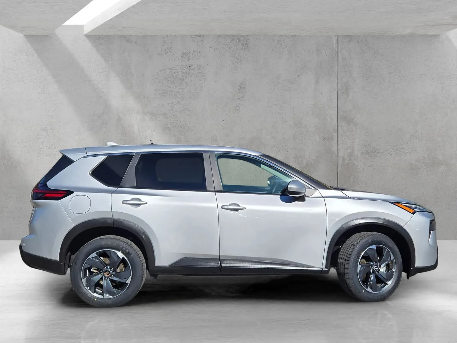 Used 2024  Nissan SV image 3