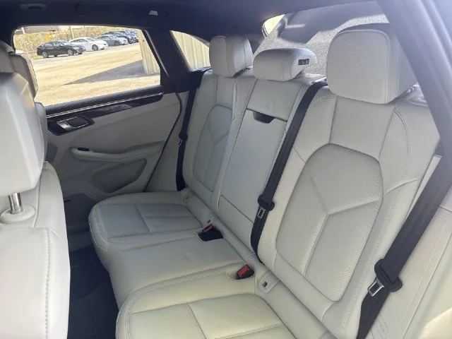 Used 2025  Porsche Base image 14
