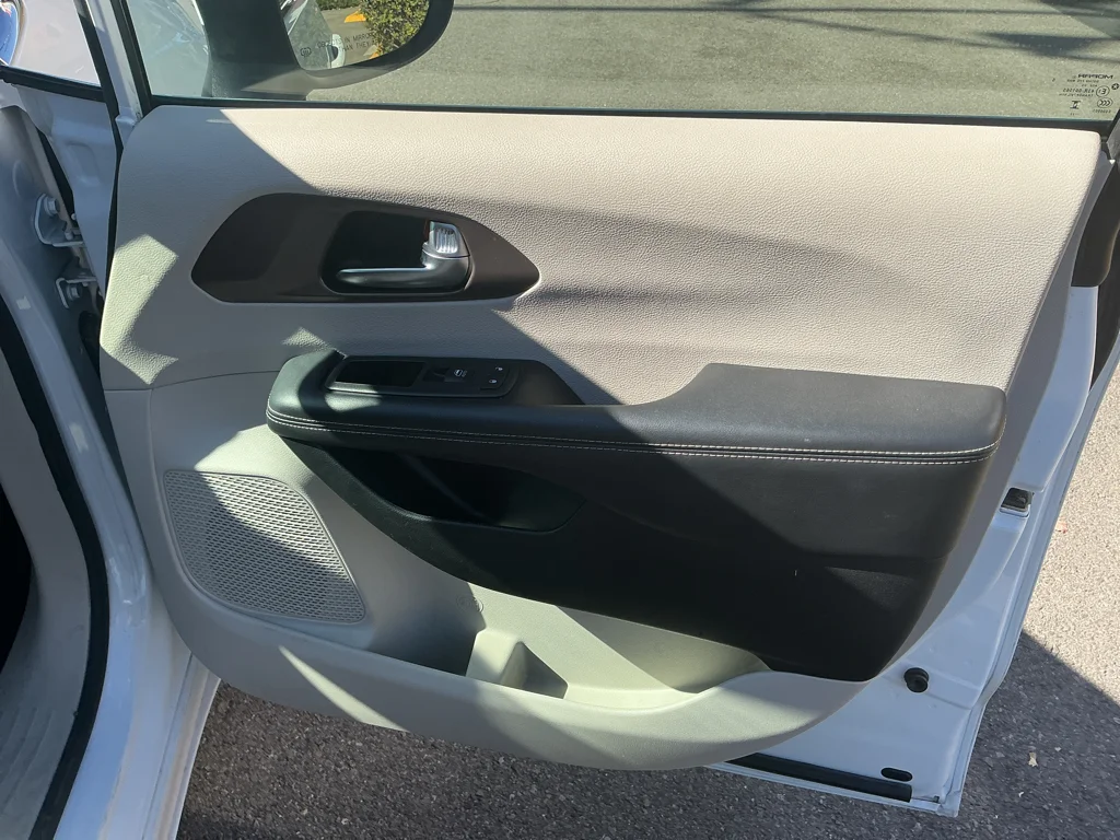 Used 2023 Bright White Clearcoat Chrysler LX image 10