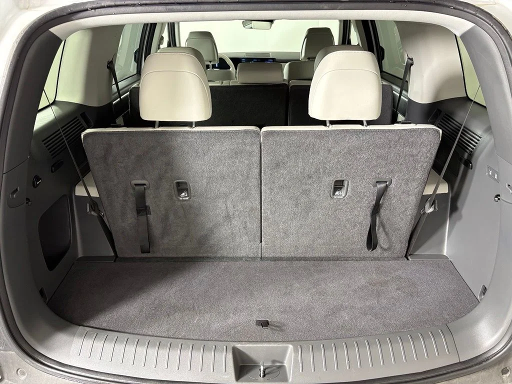 Used 2025 White Hyundai SEL image 38