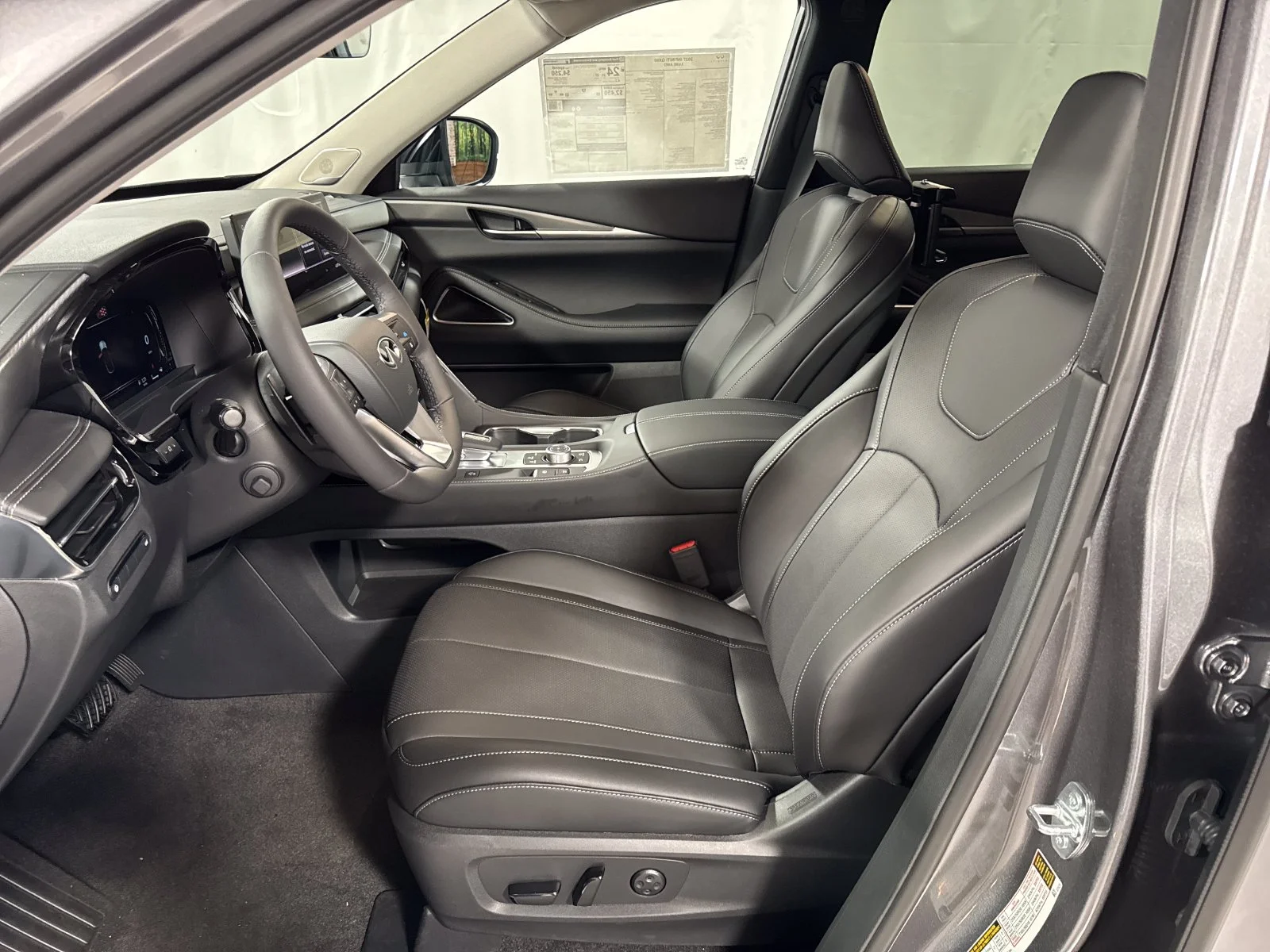 Used 2027 Gray INFINITI LUXE image 3