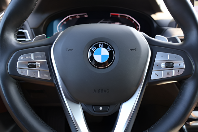 Used 2023 Black BMW xDrive30i image 18