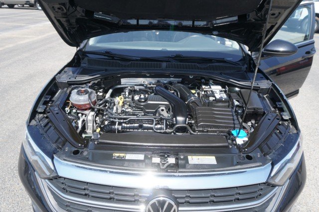 Used 2024  Volkswagen SE image 34