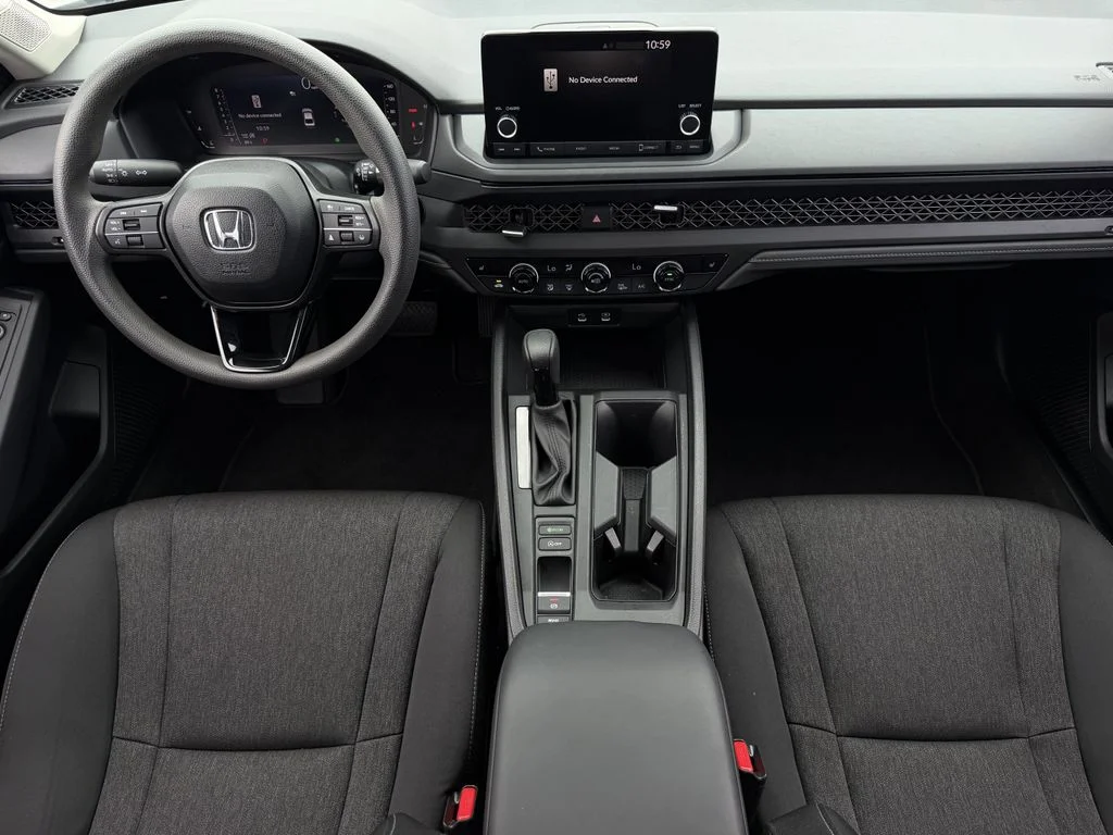 Used 2025 White Honda SE image 10