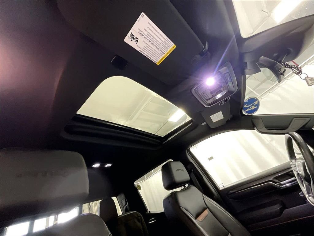 Used 2024 White GMC AT4 image 34