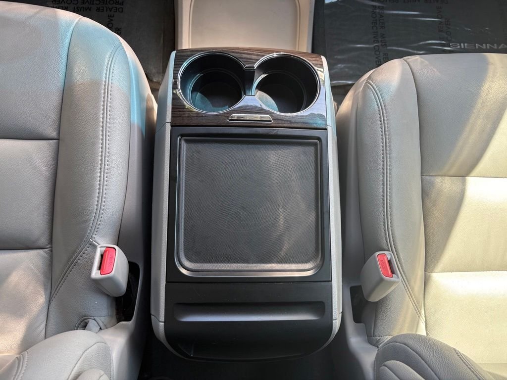 Used 2017  Toyota XLE image 16