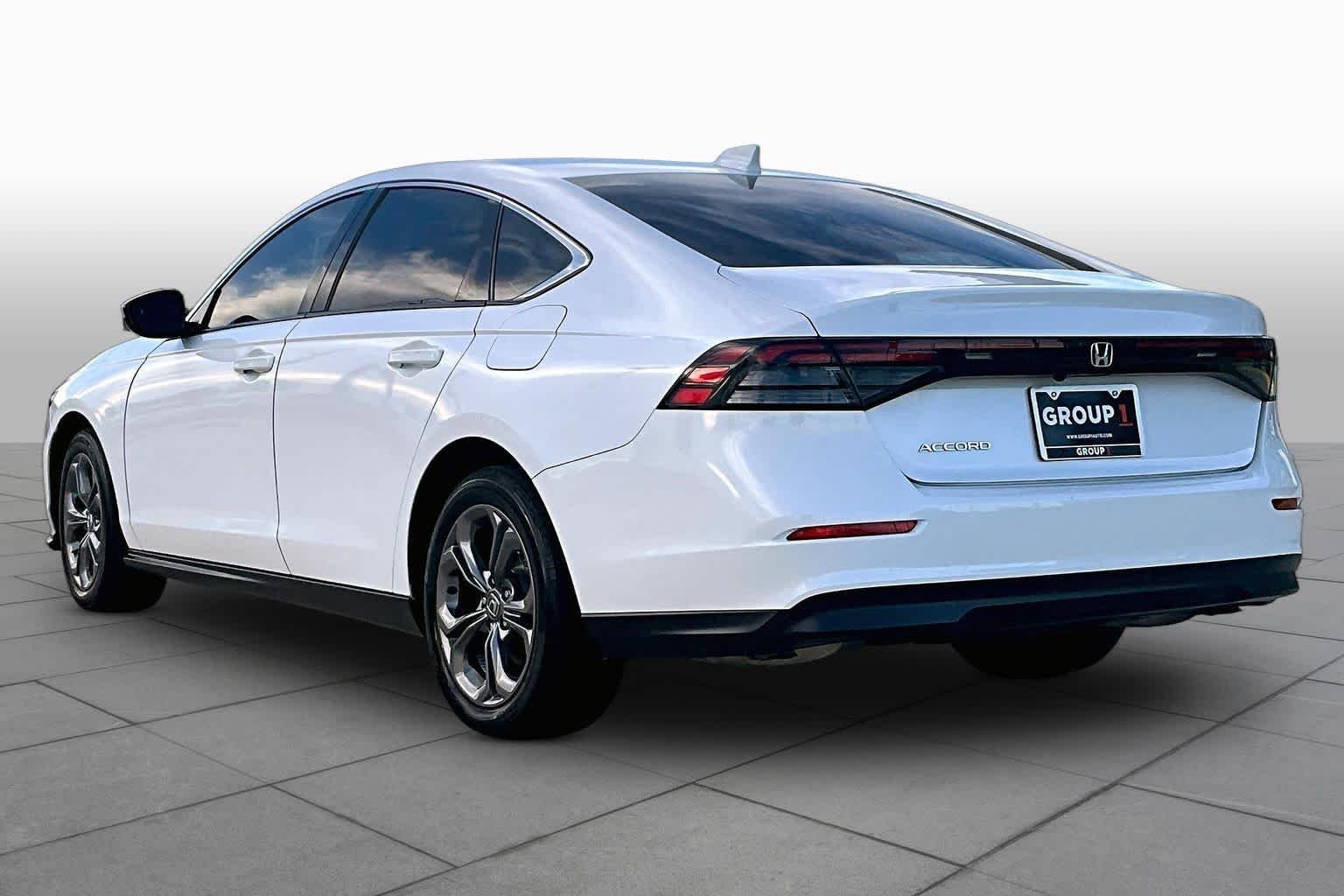 Used 2023 Platinum White Pearl Honda EX image 11