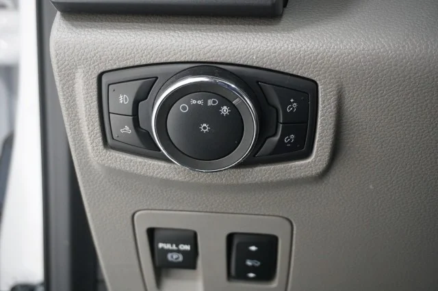 Used 2020 Oxford White Ford LARIAT image 24