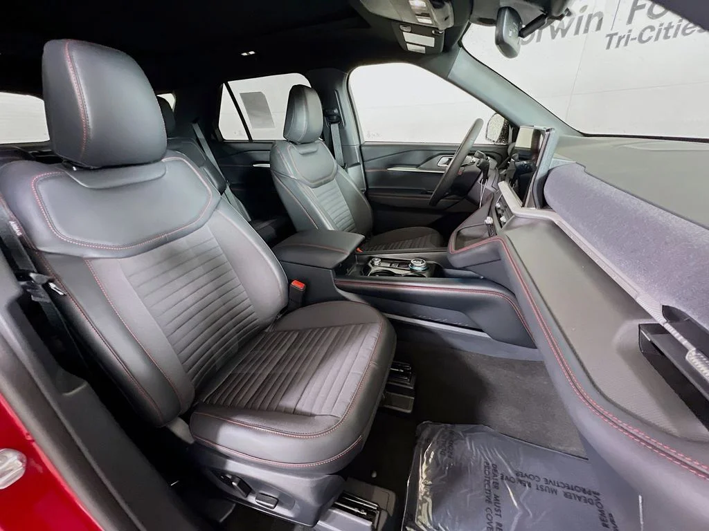 New 2026 Rapid Red Metallic Tinted Clearcoat Ford ST-Line image 17