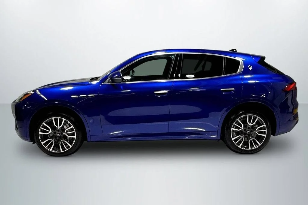Used 2025 Blu Intenso Metallic Maserati  image 8
