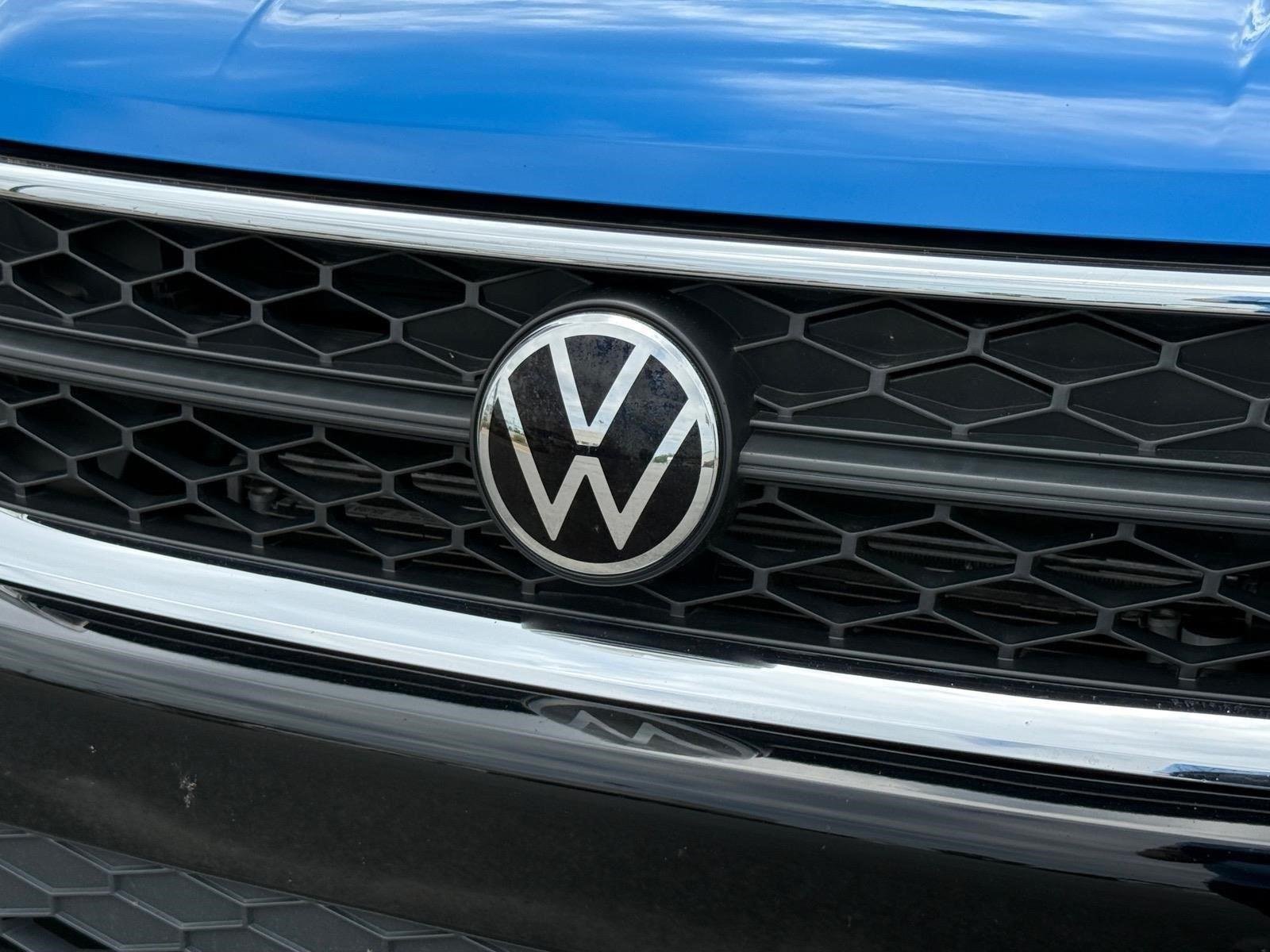 Used 2023 Cornflower Blue Volkswagen SE image 15