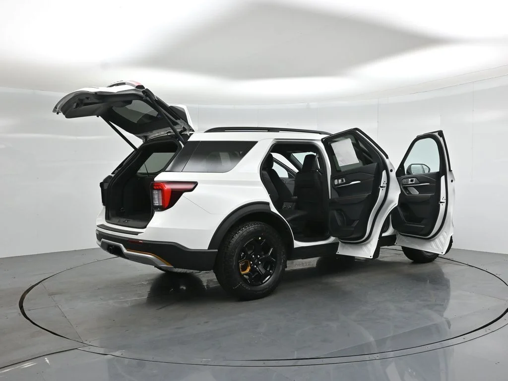 New 2026 Star White Metallic Tri-Coat Ford Tremor image 5