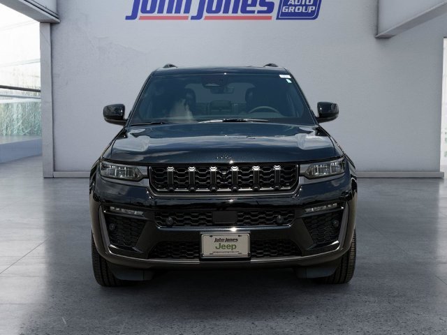New 2026 Diamond Black Crystal Pearl-Coat Exterior Paint Jeep  image 8