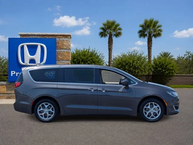 Used 2018 Granite Crystal Metallic Clearcoat Chrysler Touring Plus image 6