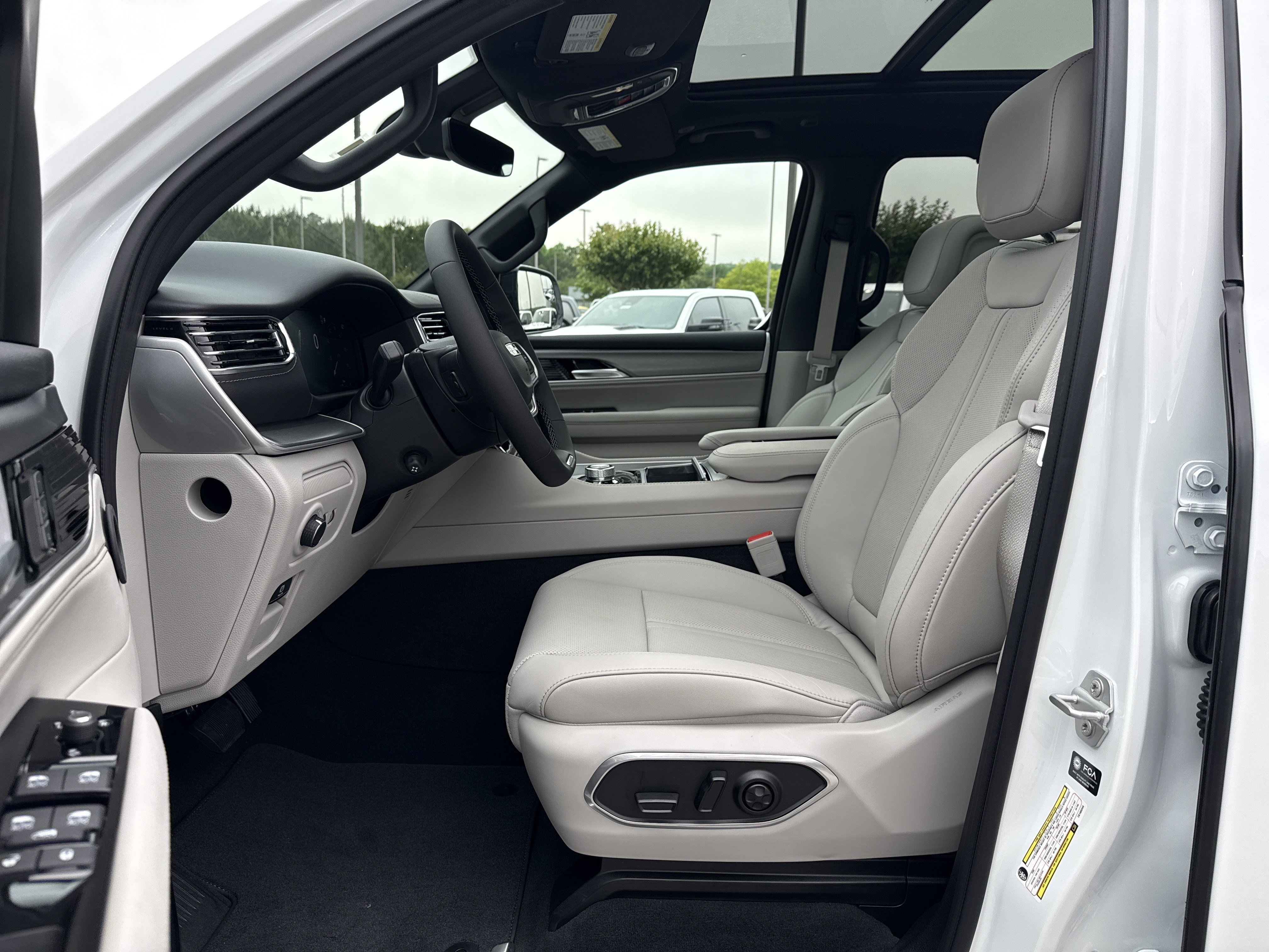 New 2026 Bright White Clearcoat Jeep Limited Reserve image 9