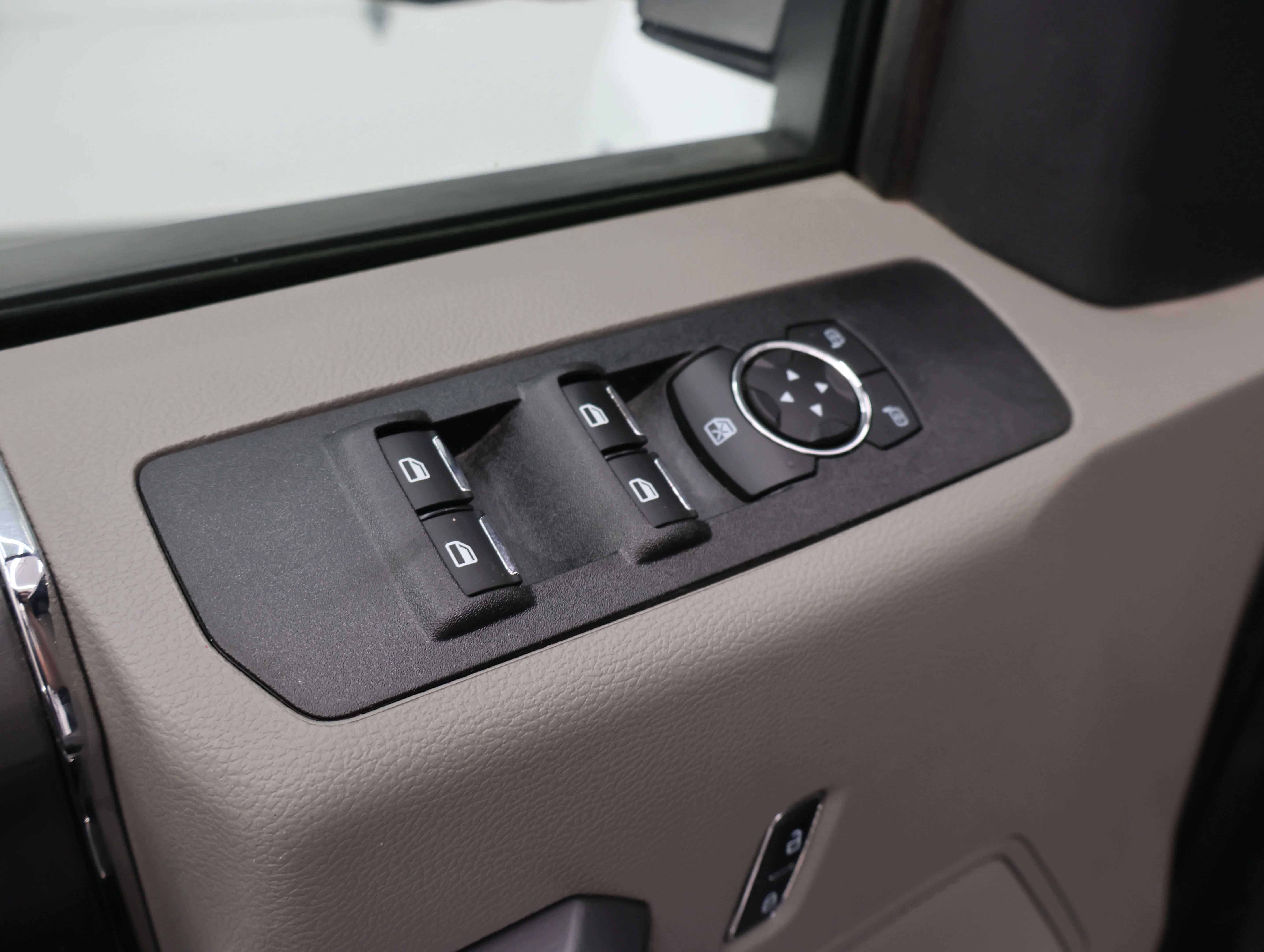 Used 2022 Oxford White Ford XLT image 40