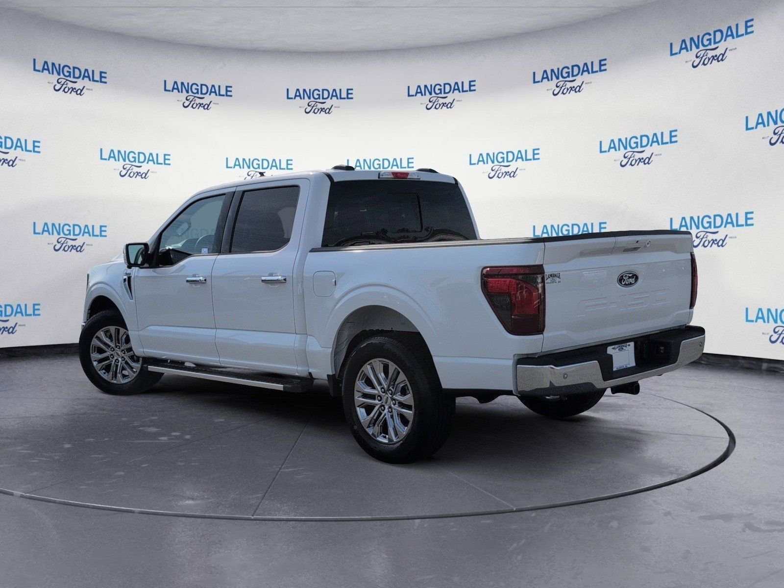 New 2026 Oxford White Ford XLT image 9
