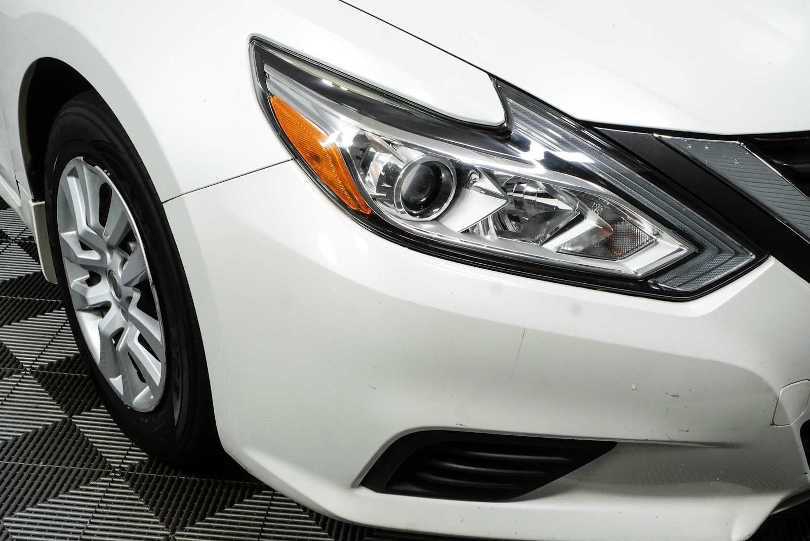 Used 2017 Pearl White Nissan 2.5 S image 31