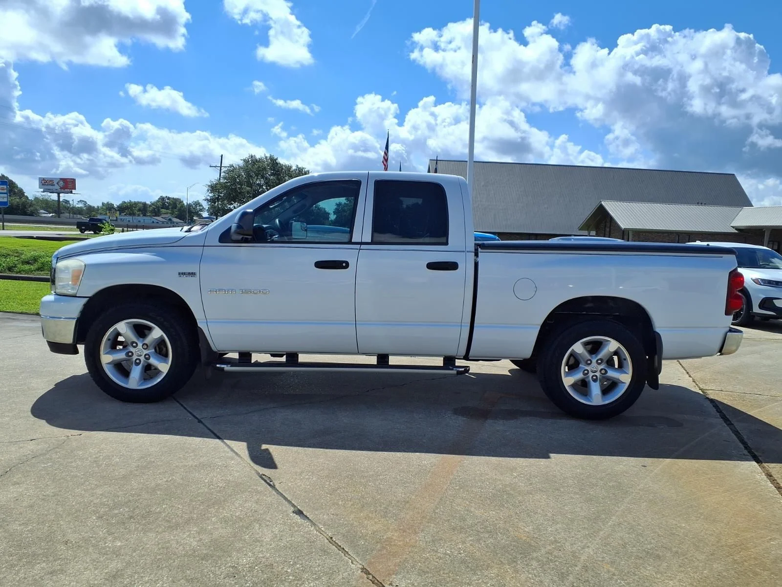 Used 2007 White Dodge SLT image 8