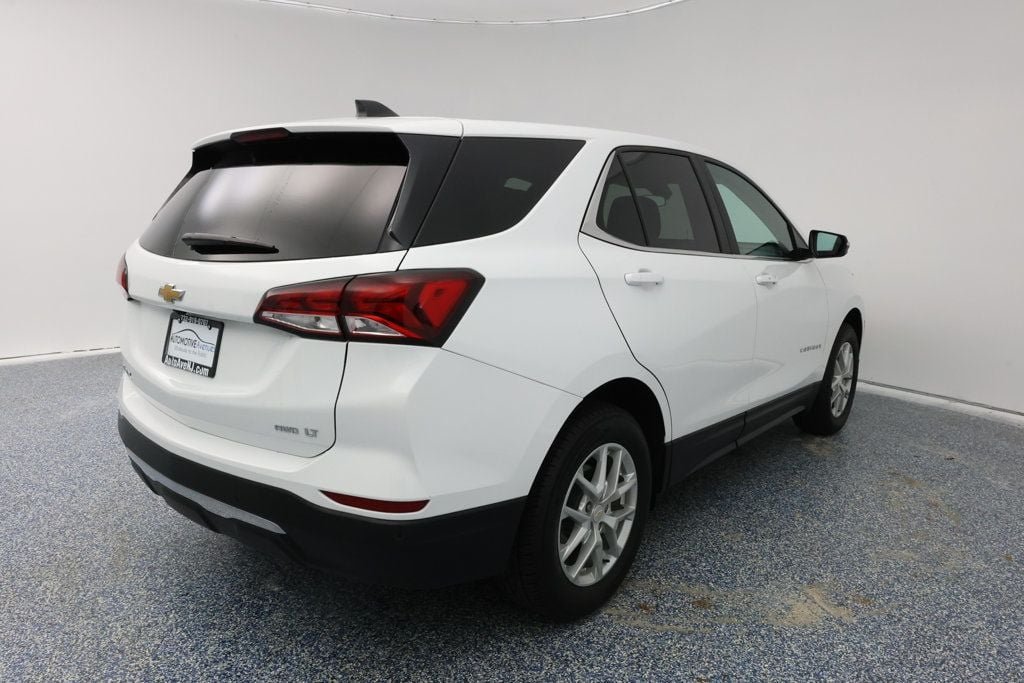 2023 Chevrolet Equinox photo 2