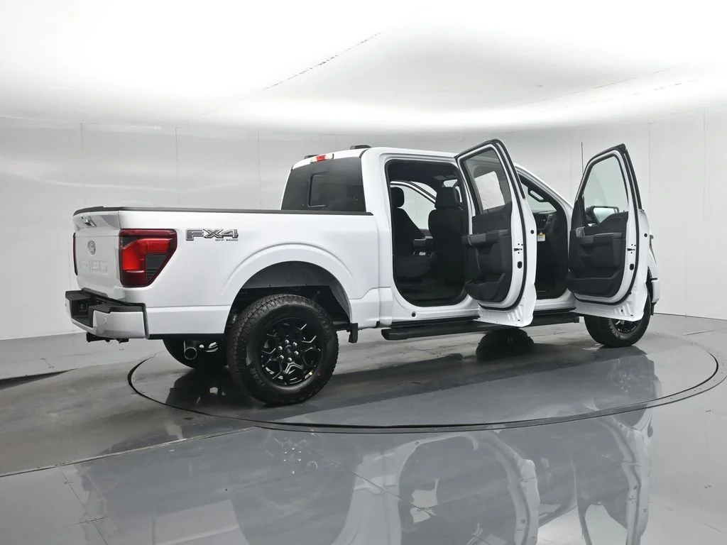 New 2026 Oxford White Ford XLT image 5