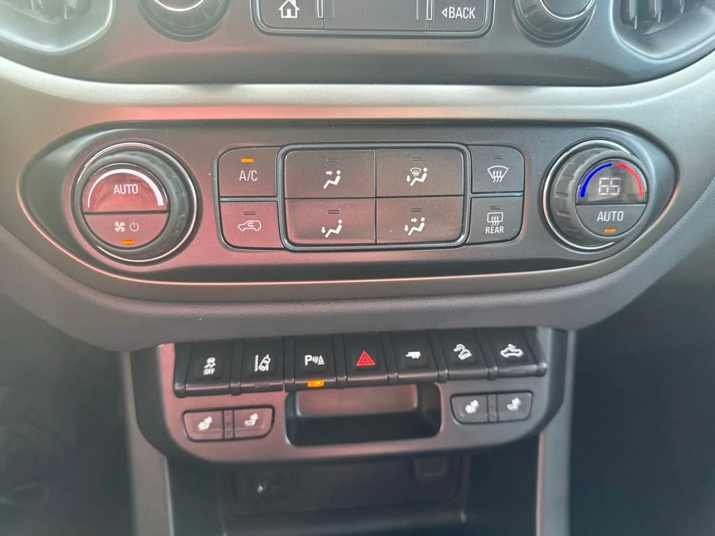 Used 2021 Blue Chevrolet Z71 image 21