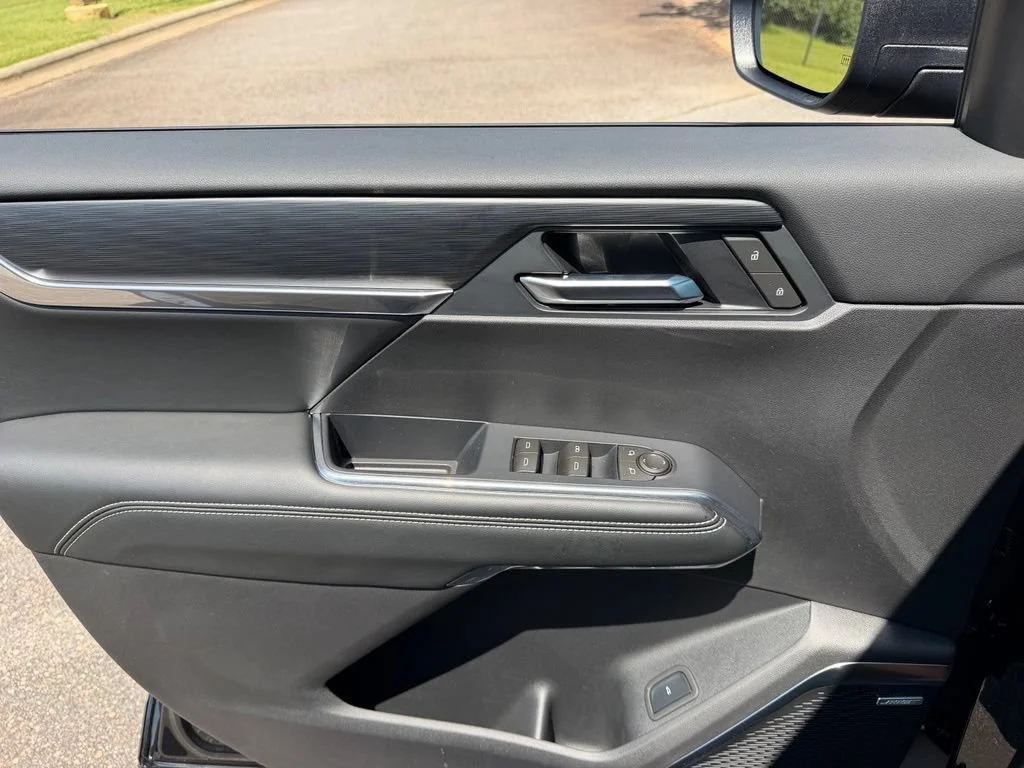 New 2026 Ebony Twilight Metallic GMC Elevation image 17
