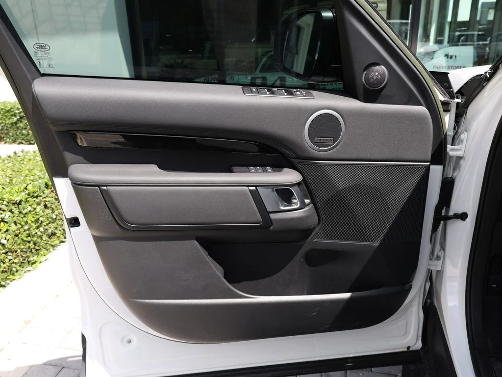 Used 2024 White Land Rover S image 12