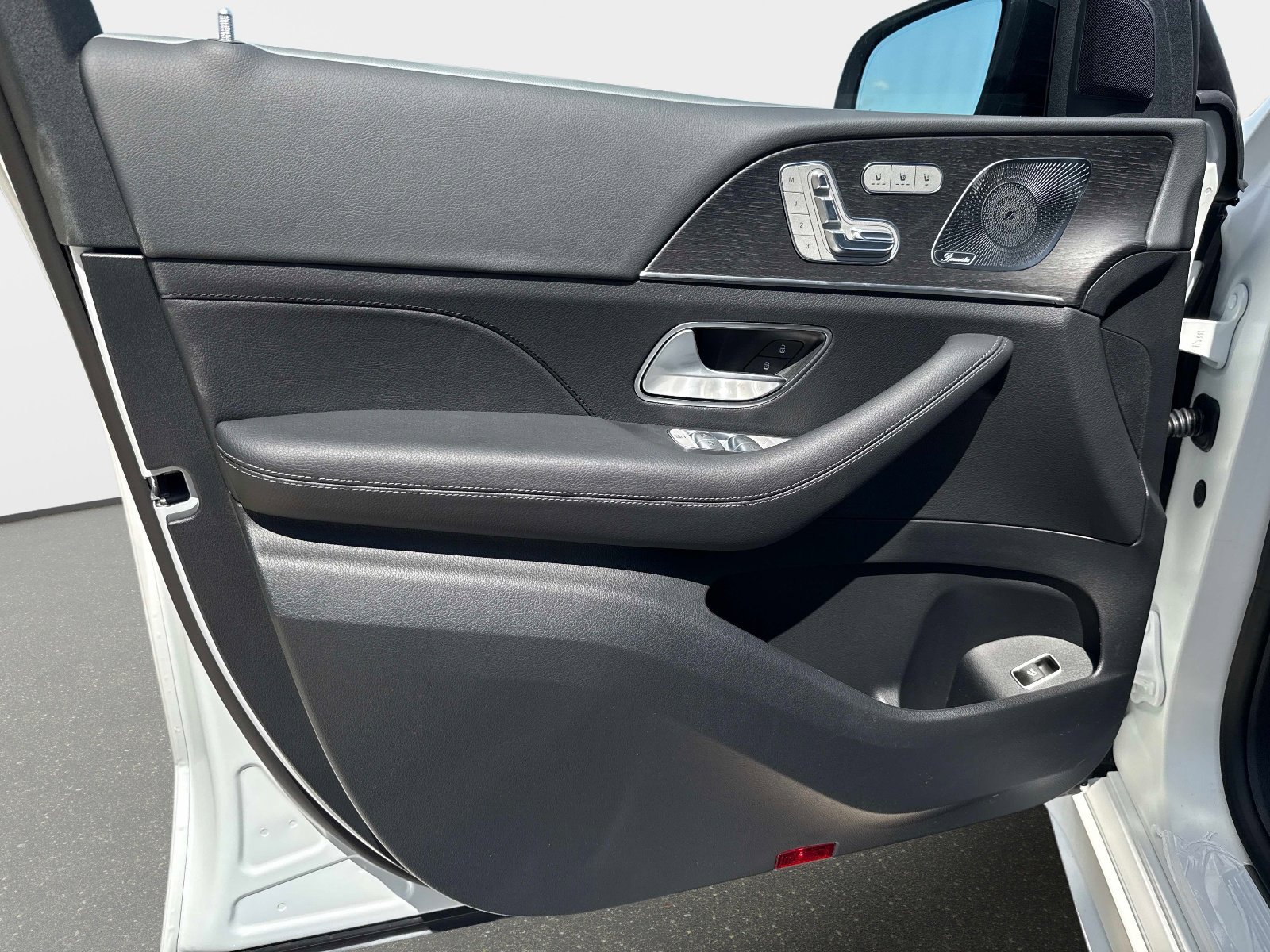 New 2026 Moonlight White Mercedes-Benz 450 4MATIC® SUV image 19