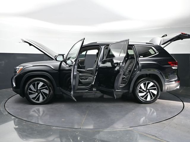 Used 2025  Volkswagen 2.0T SEL image 40
