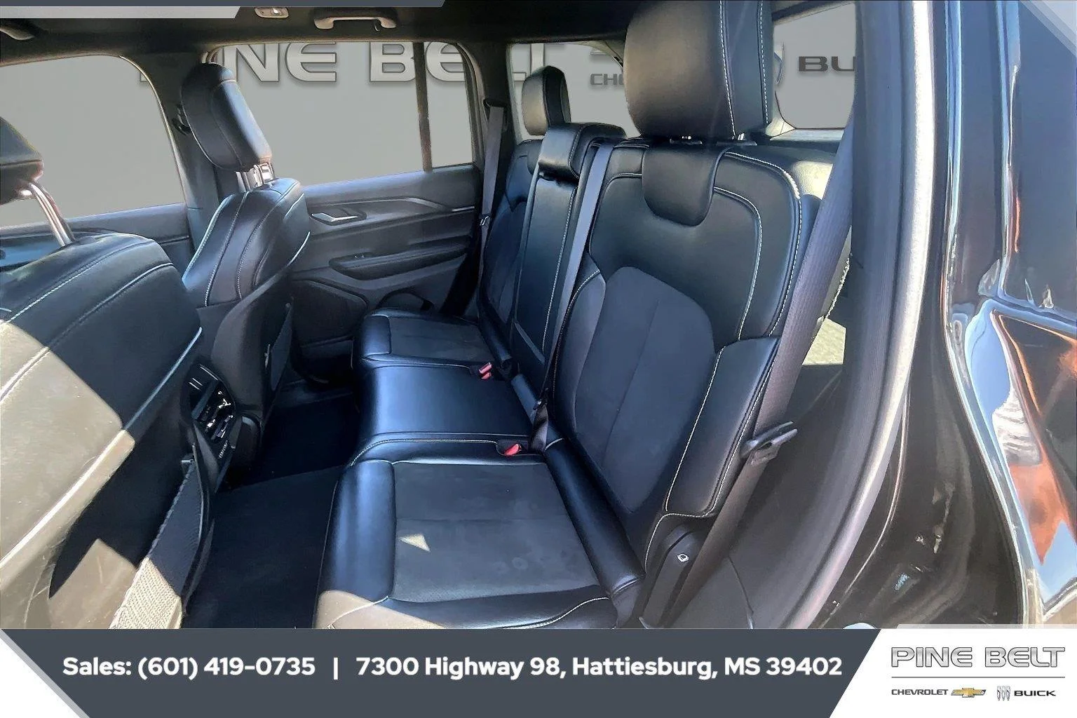 Used 2025 Diamond Black Crystal Pearlcoat Jeep Altitude image 19