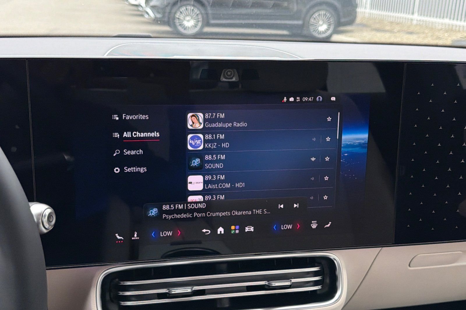 New 2027 Polar White Mercedes-Benz CLA 250+ image 33