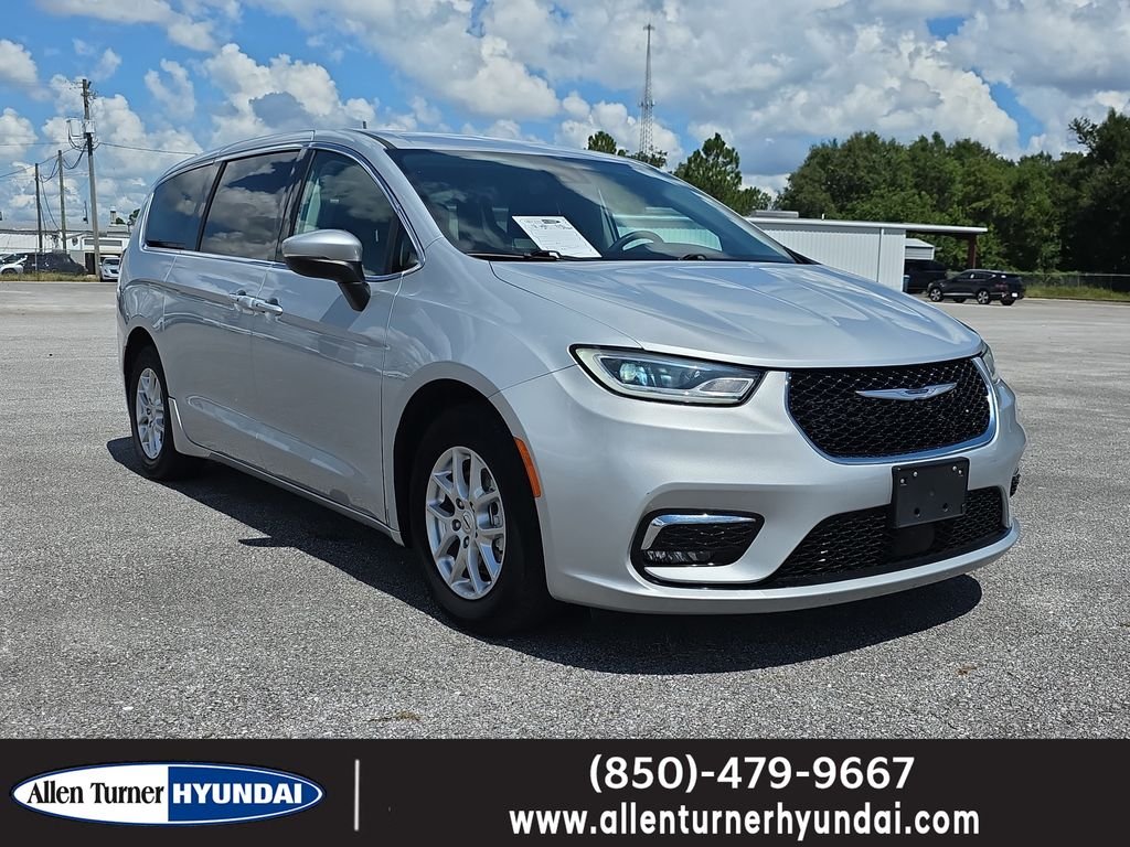 Used 2023 Silver Mist Clearcoat Chrysler Touring L image 1