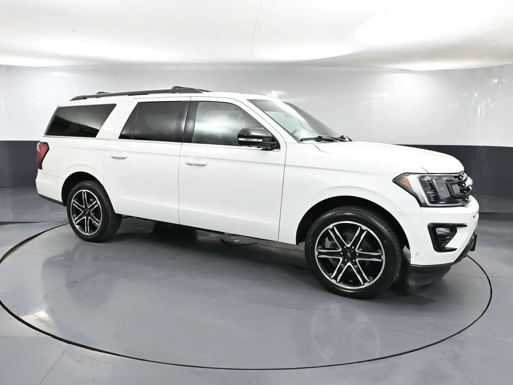 Used 2021 White Ford Limited image 1