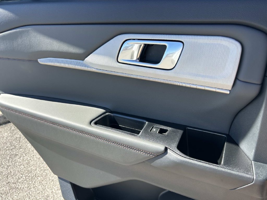 New 2027 Star White Metallic Tri-Coat Ford Active image 18