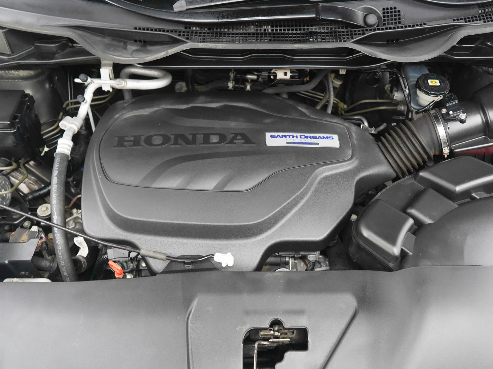 Used 2018 Pacific Pewter Metallic Honda Touring Auto image 36