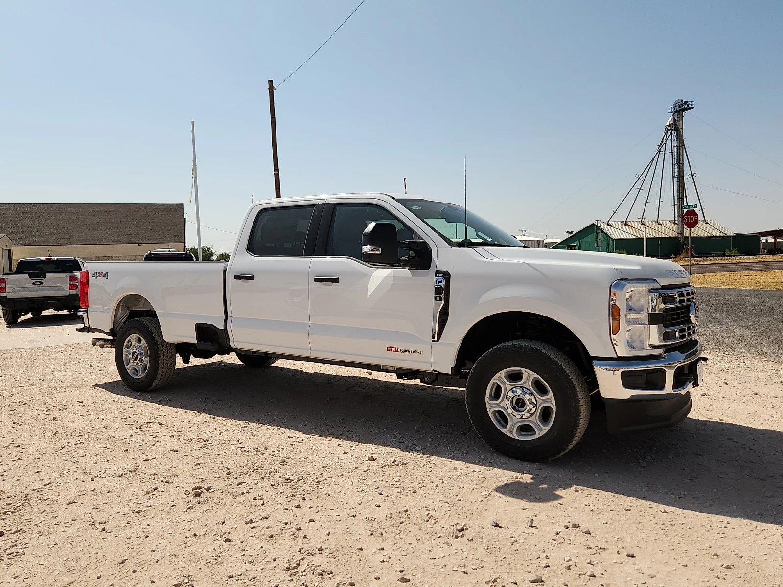New 2027 Oxford White Ford XLT image 8