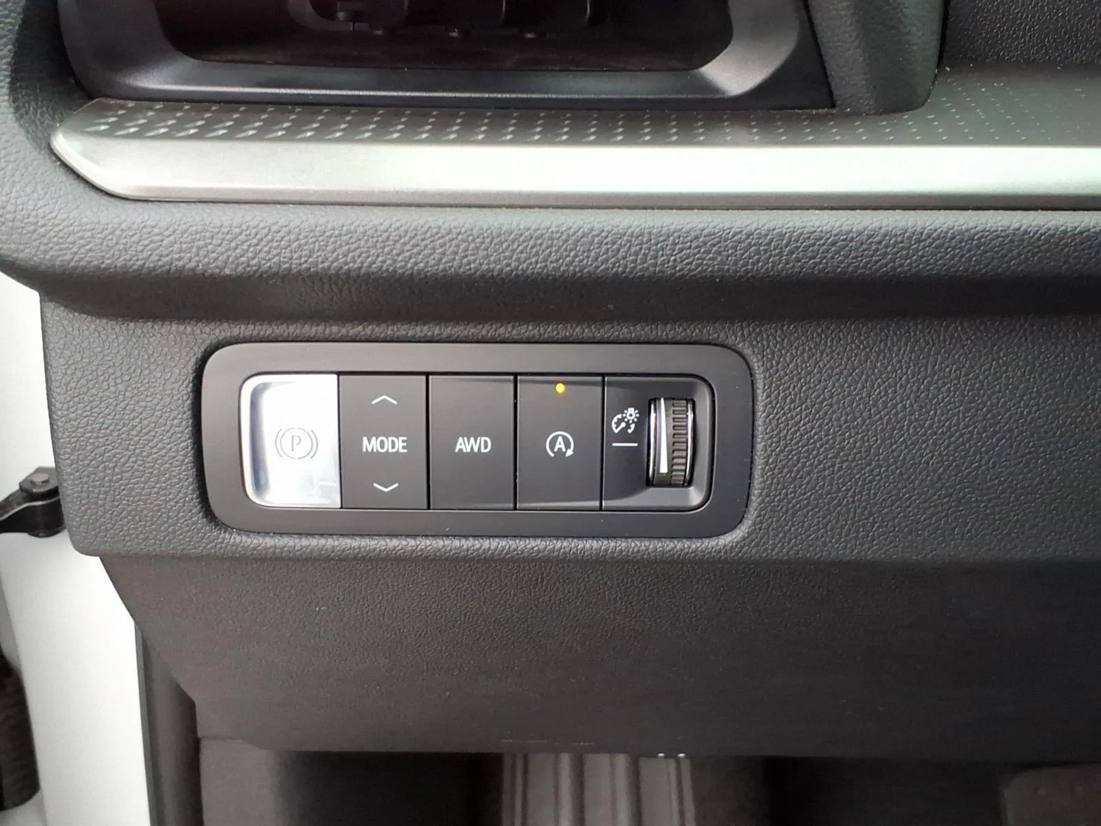 Used 2025 Summit White Chevrolet AWD LT image 14