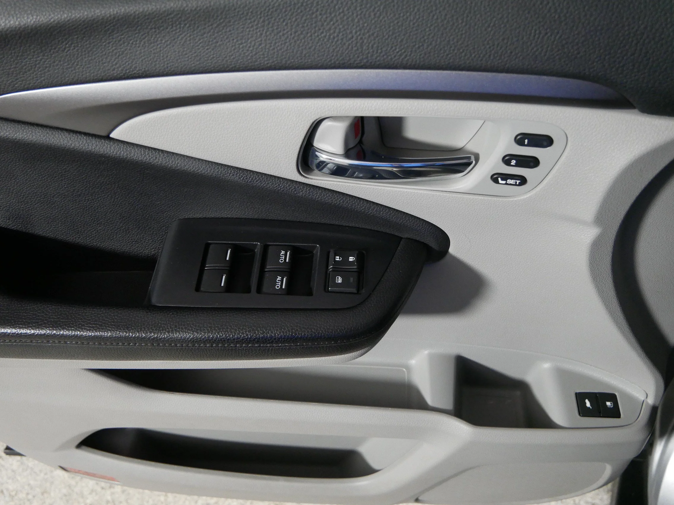 Used 2019 Lunar Silver Metallic Honda EX-L image 19