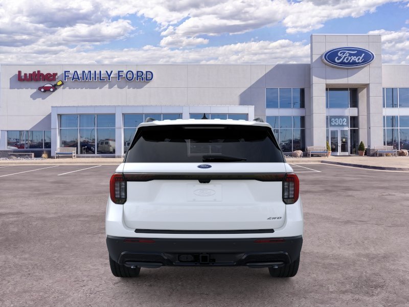 New 2026 Star White Metallic Tri-Coat Ford ST-Line image 32